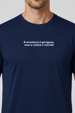 Camiseta Masculina Poliamida UV Aventura vs Rotina Marinho