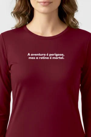 Camiseta Feminina Poliamida UV Manga Longa Aventura vs Rotina bordo