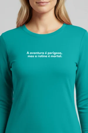 Camiseta Feminina Poliamida UV Manga Longa Nos Alpes 17 Camiseta Feminina Poliamida UV Manga Longa Aventura vs Rotina turquesa